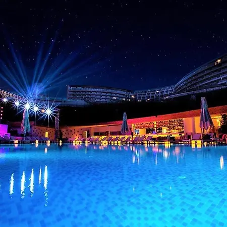Elexus Luxury & & Casino 酒店 凯里尼亚