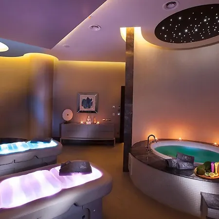 Elexus Luxury & & Casino Hotel Cirénia
